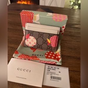 Gucci Les Pommes GG Supreme card holder